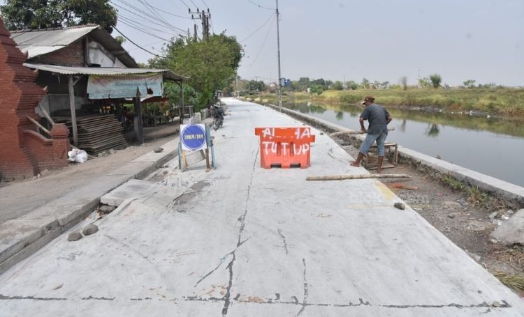 Kondisi pembangunan betonisasi Jalan Desa Durungbedug, Kecamatan Tulangan.(dok. blok-a.com)