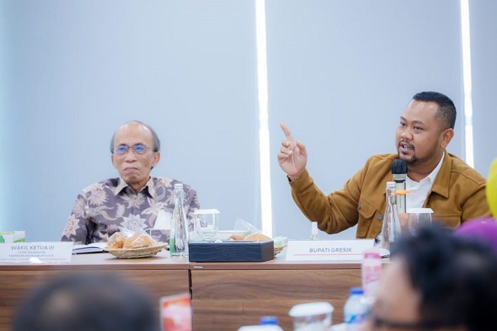 Gus Yani melakukan koordinasi dengan Organisasi Perangkat Daerah (OPD) melakukan kunjungan kerja di Kawasan Ekonomi Khusus (KEK) Java Intregrated Internasional Port and Estate (JIIPE), Kamis (10/8/2023).