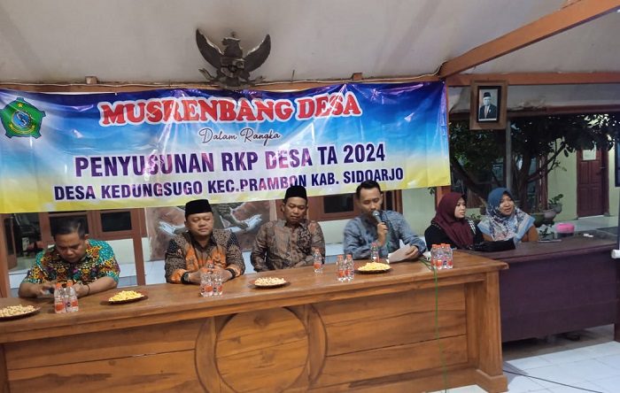 Kegiatan Musrenbangdes di Pendapa Kantor Desa Kedungsongo, Kecamatan Prambon, Sidoarjo. 