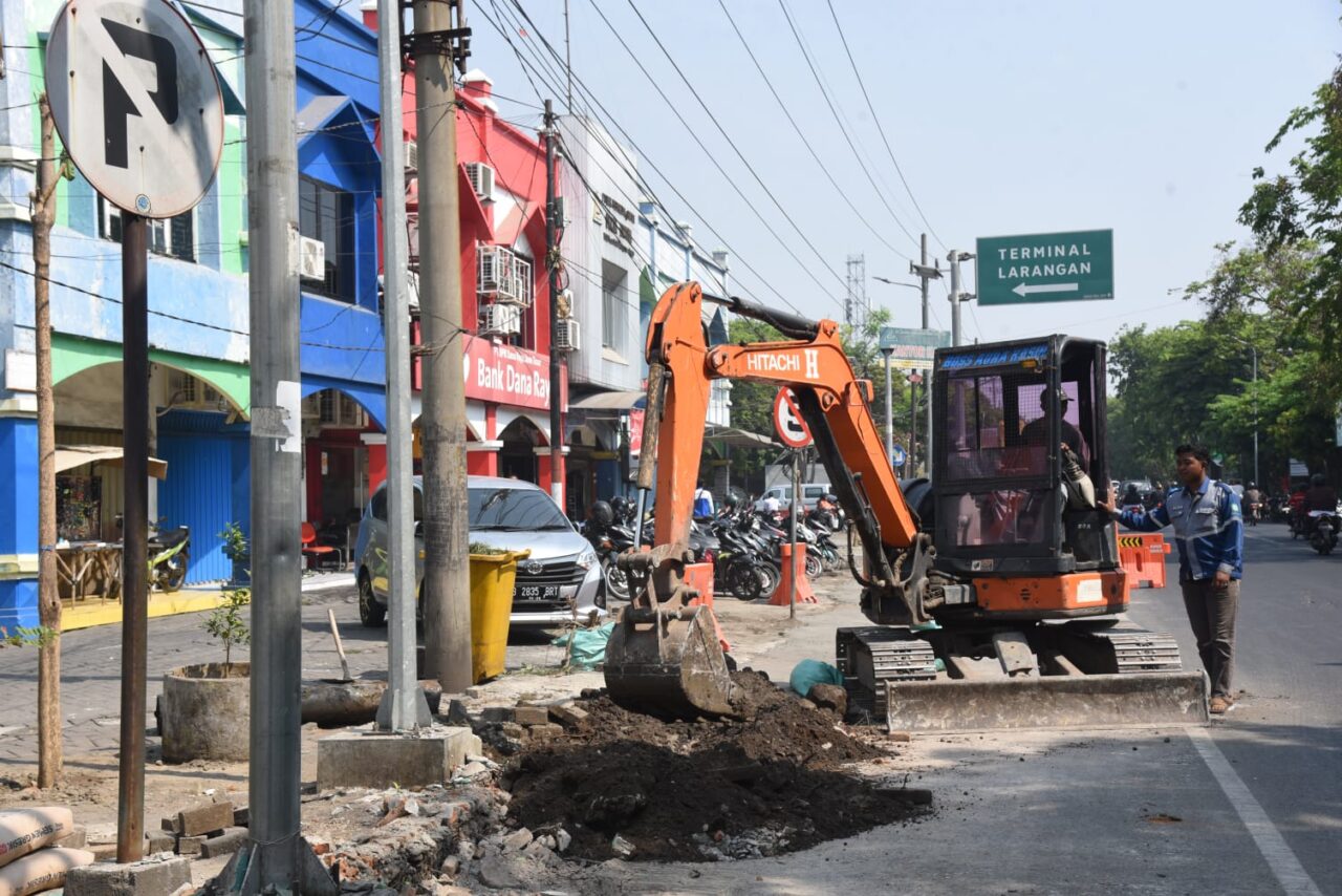 Pelaksanaan revitalisasi pasar Larangan Kecamatan Candi, Sidoarjo.