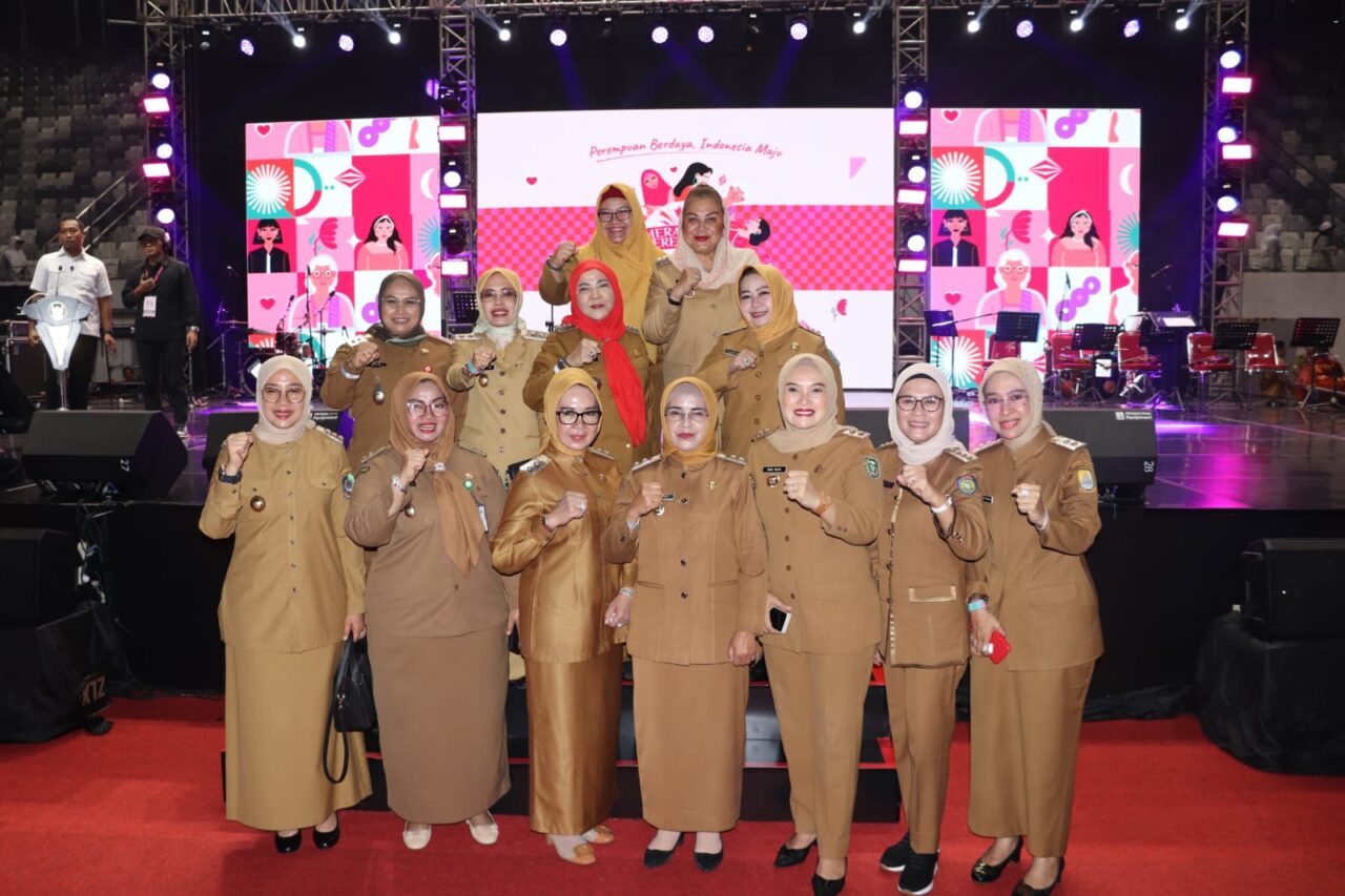 Hj. Aminatun Habibah hadiri Kick Off Peringatan Hari Ibu di Istora Senayan, Jakarta. (dok. Pemkab Gresik)