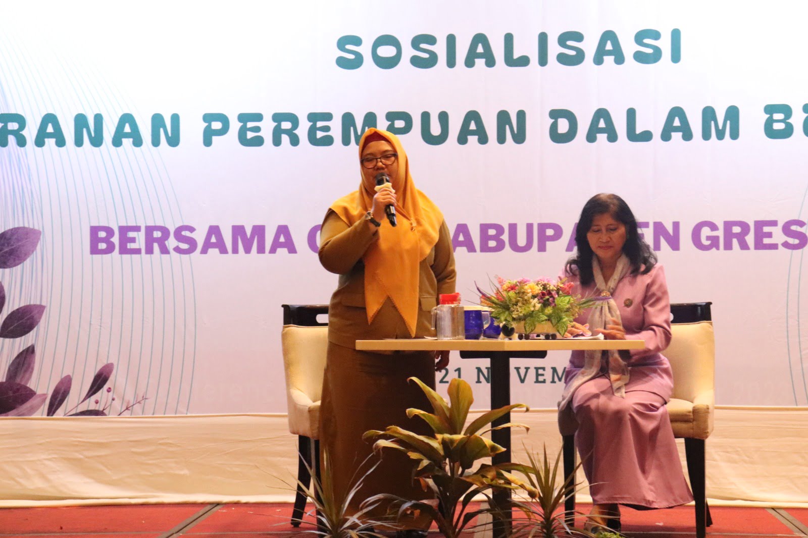 Wabup Gresik Bu Min sosialisasi peran perempuan dalam berpolitik. (blok-a.com/ivan)
