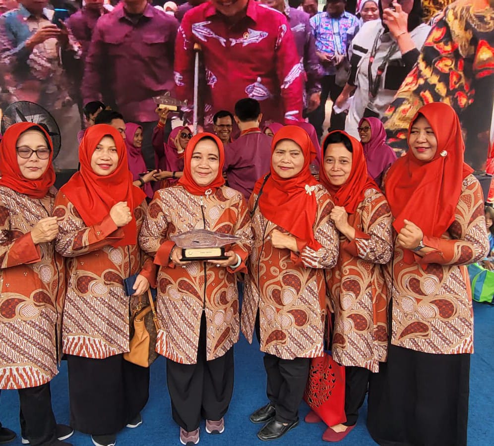 Tim penggerak PKK Kabupaten Jombang mewakili Jawa Timur dalam lomba masak serba ikan tingkat nasional.(dok.pemkab Jombang for blok-a.com)