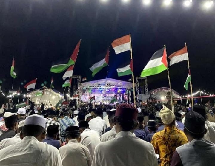 Ribuan jamaah memadati acara peduli Palestina .(blok-a.com/Yusuf)