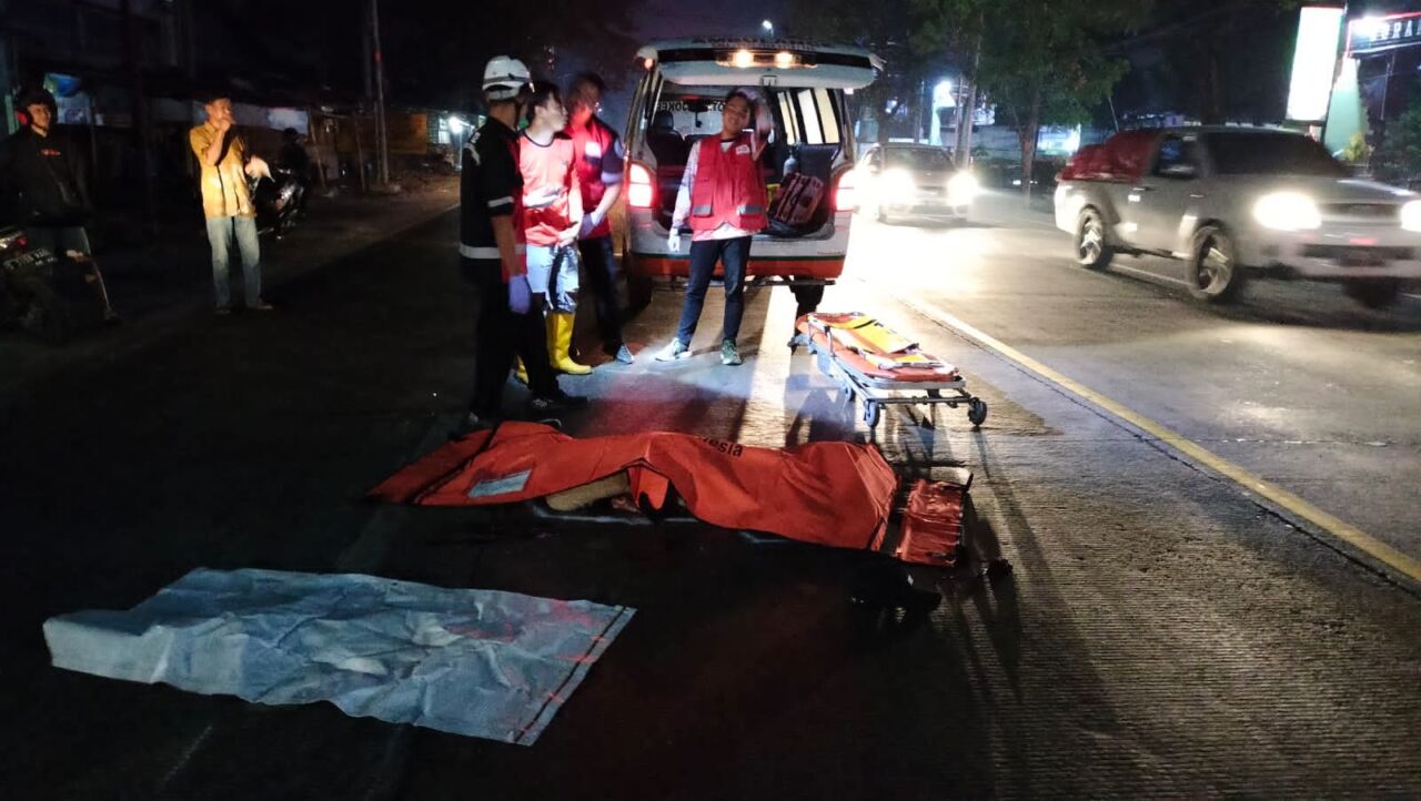 Korban meninggal dievakuasi ke RSUD dr Wahidin Sudiro Husodo.(blok-a.com/Syahrul)