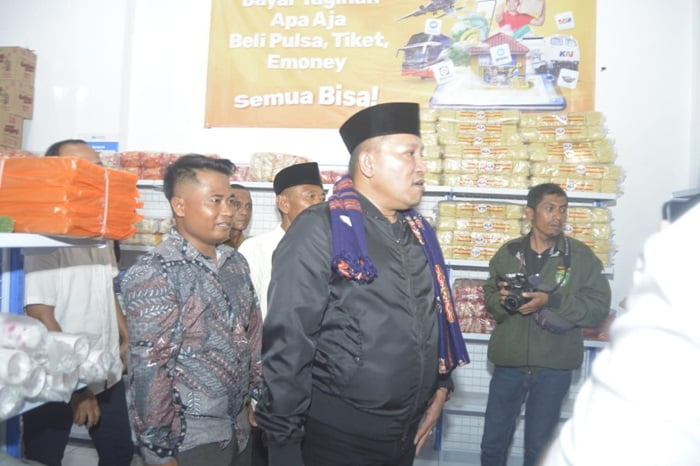 Bupati Sampang H. Slamet Junaidi Saat Cek Lokasi Toko BUMDes (blok-a.com/Yusuf)
