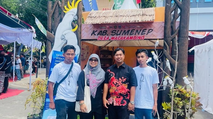KKI saat meninjau stand Burung Kakatua Kabupaten Sumenep
