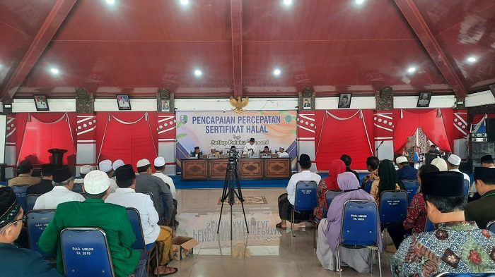 Fasilitasi sertifikasi halal pelaku UMKM di Pendopo Trunojoyo, Kamis (9/11/2023).(blok-a.com/Yusuf)