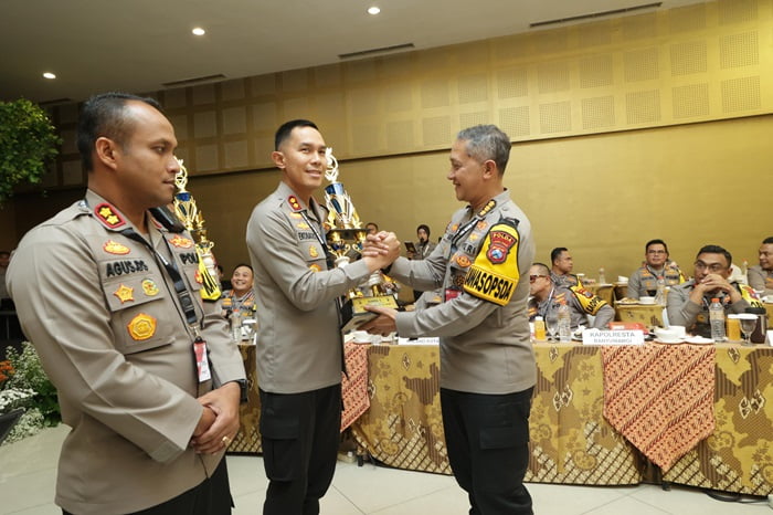 Kapolres Jombang AKBP Eko Bagus Riyadi mendapat apresiasi dan penghargaan.(dok. polres for blok-a.com)