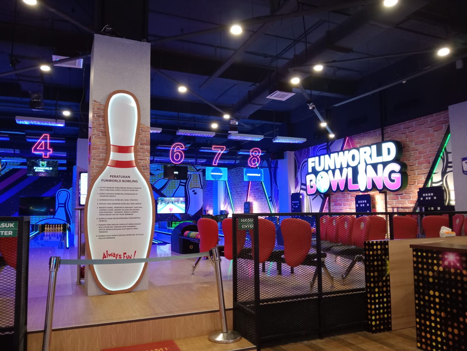 Rekomendasi Liburan Nataru di Surabaya, Merasakan Bowling Profesional hingga Bertemu Dinosaurus di BG Junction Mall