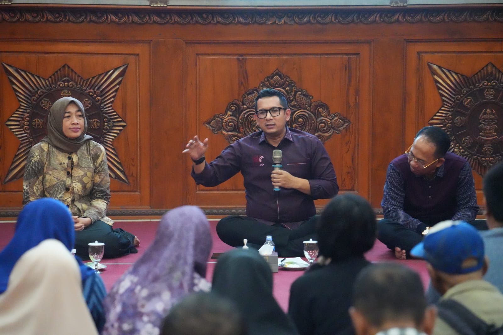 Pj Wali Kota Mojokerto Ali Kuncoro dalam acara ngopi bareng wartawan.(blok-a.com/Syahrul)