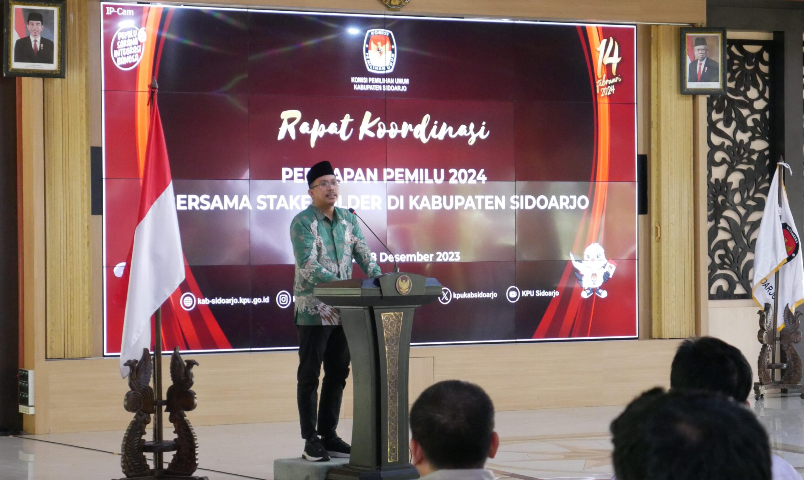Bupati Sidoarjo Ahmad Muhdlor Ali, saat memberi intruksi para camat untuk turut menjaga distribusi logistik Pemilihan Umum (Pemilu).