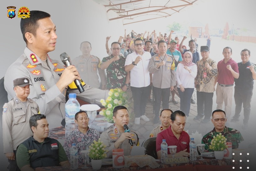 Kapolresta Mojokerto bersama Pj Walikota Mojokerto menggelar Jumat berkah di pasar Ketidur, Mojokerto (dok.Polresta Mojokerto for blok-a.com)