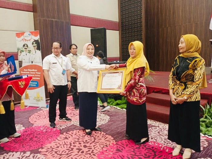 Dinkes P2KB Sumenep Menerima Penghargaan sebagai Kota Terbaik Nasional KB MJP