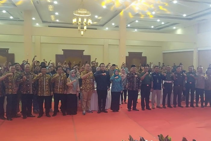 Pj Walikota Mojokerto bersama kepala OPD Kota dalam peringatan Hari Kesetiakawanan Sosial Nasional di Hall Prajna Wijaya lantai 4 MPP, Jalan Gajahmada 100 Kota Mojokerto.(blok-a.com/Syahrul)