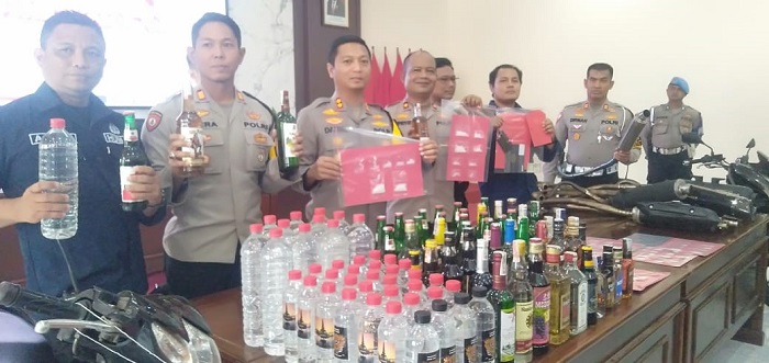 Kapolresta Mojokerto saat konferensi pers di aula Hayam Wuruk.(blok-a.com/Syahrul)