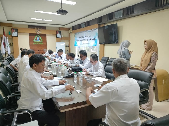Kegiatan assessment pegawai Perumda Delta Tirta Sidoarjo.