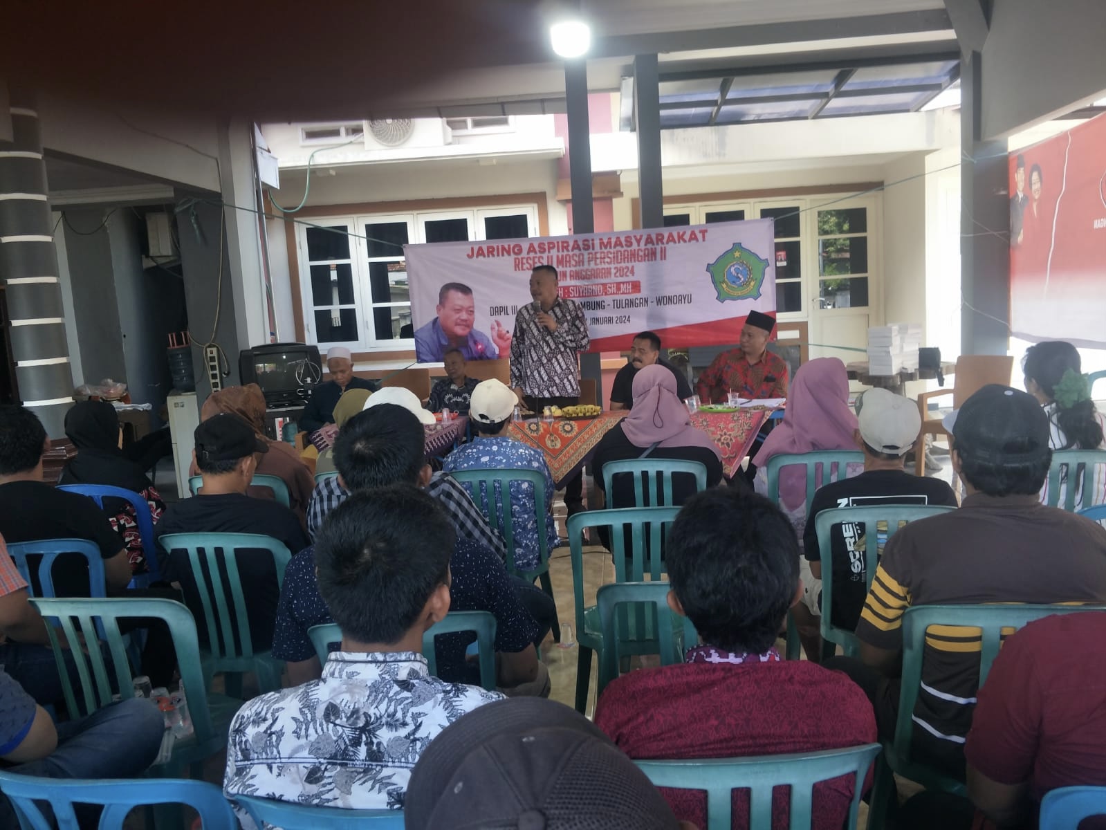 Teks foto : Ketua Komisi C DPRD Sidoarjo, Suyarno, SH menjaring aspirasi melalui reses masa persidangan II, di RT 01 RW 03, Desa Wonoplintahan, Kecamatan Prambon (Jumain/blok-a.com)