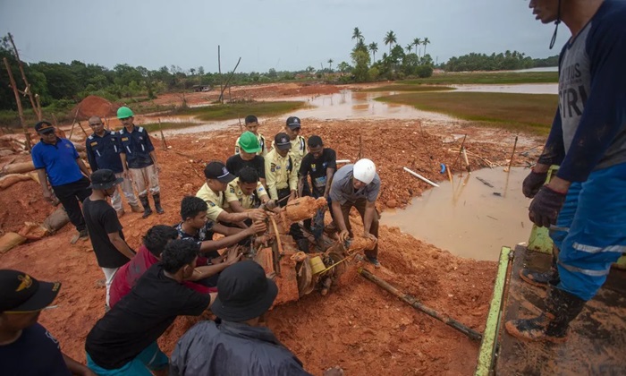 Ilustrasi penambang pasir liar di Nongsa, Batam, Kepulauan Riau, Selasa (11/7/2023). (ANTARA FOTO/Teguh Prihatna/foc)