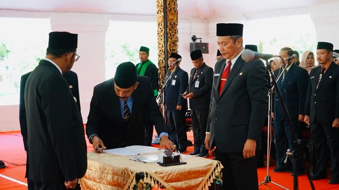 Bupati Sumenep lantik Pejabat Teras, Pegawai Struktural, Fungsional dan Administrator Pengawasan.