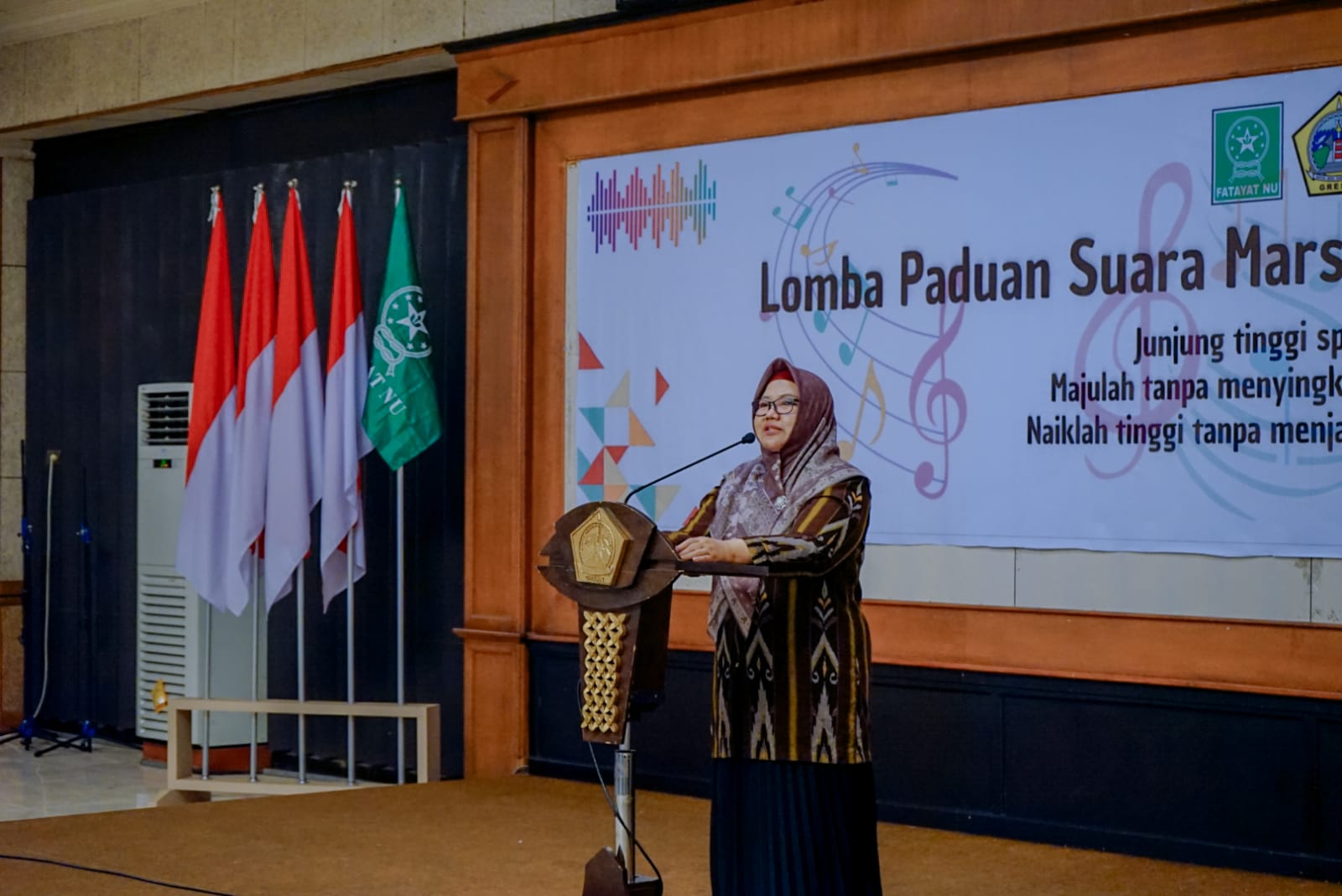 Wakil Bupati Gresik membuka lomba paduan suara Fatayat NU Gresik.(blok-a.com/ivan)