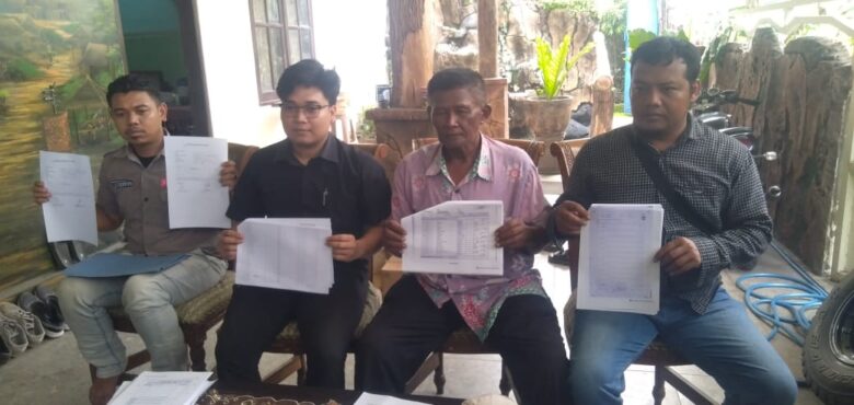 Ananda Ubaid Sihabuddin Argi dan H. Surasa saat memberikan keterangan tentang dugaan kecurangan pemilu 2024.(blok-a.com/Syahrul)