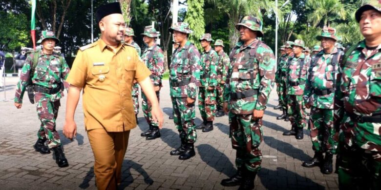 Gus Yani memimpin upacara pembukaan TNI Manunggal Membangun Desa (TMMD) ke-119 Tahun 2024, Selasa (20/2/2024).(blok-a.com/ivan)