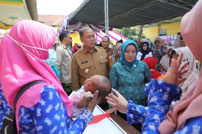 Pj Bupati Jombang Sugiat, melaksanakan giat percepatan penurunan Stunting. (dok. Pemkab Jombang for blok-a.com