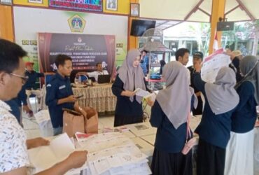 Proses rakapitulasi suara di tingkat kecamatan (blok-a.com/ivan).