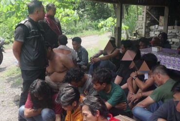 Razia narkoba oleh Polres Mojokerto di dua Kampung sarang Narkoba.(blok-a.com/Syahrul)