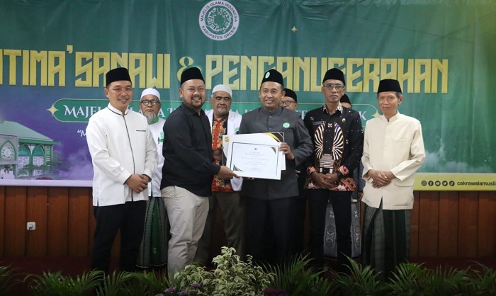 Bupati Fandi Akhmad Yani saat Penganugrahan MUI Kecamatan Terbaik Se-Kabupaten Gresik 2023.(blok-a.com/ivan)