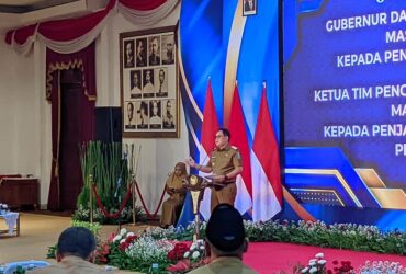 Adhy Karyono dalam acara sertijab menjadi Pj Gubernur Jatim di Grahadi, Surabaya.