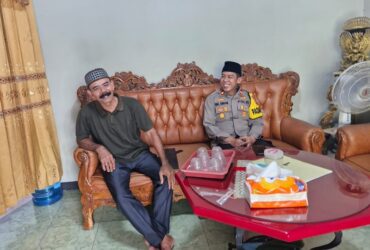 Kapolsek Dlanggu,sambang tokoh agama dan tokoh masyarakat sekitar Dlanggu.(dok. Polresta Mojokerto for blok-a.com)