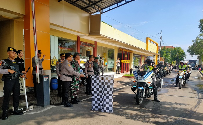 Pelepasan patroli gabungan skala besar oleh Kapolres Mojokerto AKBP Wahyudi bersama Komandan Kodim 0815 Mojokerto Letkol Inf M. Iqbal Prihanta Yuda, S.E (blok-a.com/Syahrul)