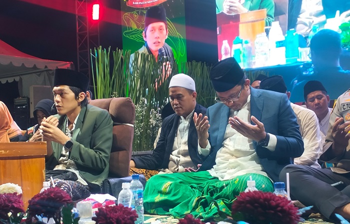 Gus Iqdam, dan Bupati Sidoarjo Ahmad Muhdlor Ali, pada acara puncak hari jadi Sidoarjo ke-165.