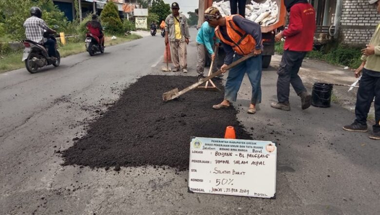  URC Dinas Pekerjaan Umum dan Tata Ruang gresik melakukan perbaikan.