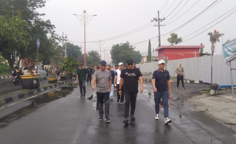  Mas Pj Wali Kota Mojokerto M Ali Kuncoro dalam giat jalan sehat.(blok-a.com/Syahrul)