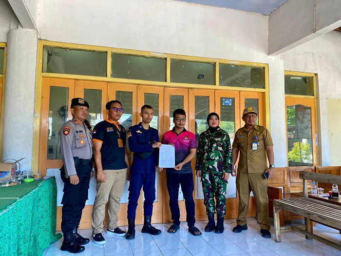 PPK Sukomoro menerima logistik Pemilu 2024 dari KPU Magetan.