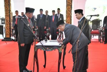 Pelantikan dan Pengambilan Sumpah/Janji Jabatan Pejabat Pimpinan Tinggi Pratama Pemkab Sumenep di Pendopo Keraton Agung, Kamis (29/02/2024).