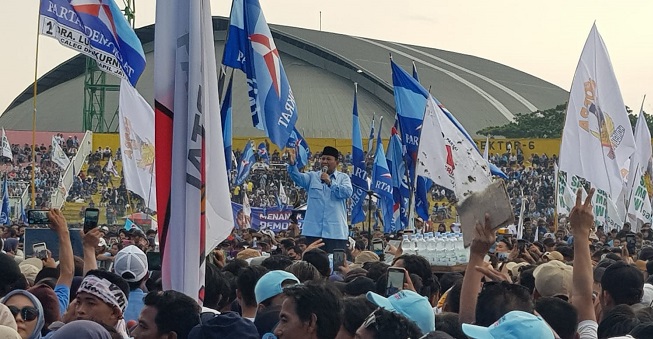 Capres Prabowo di acara Pesta Rakyat Wis Wayahe di Stadion Gelora Delta Sidoarjo, Jumat (9/2/2024).