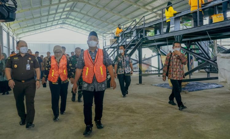 Gus Yani didampingi forkopimda meresmikan TPST Belahanrejo, Kedamean, Gresik.(blok-a.com/ivan)