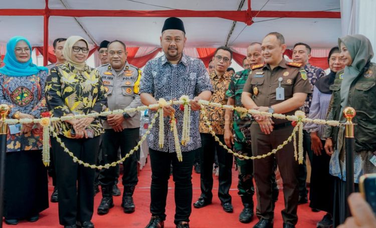 Gus Yani didampingi forkopimda meresmikan TPST Belahanrejo, Kedamean, Gresik.(blok-a.com/ivan)
