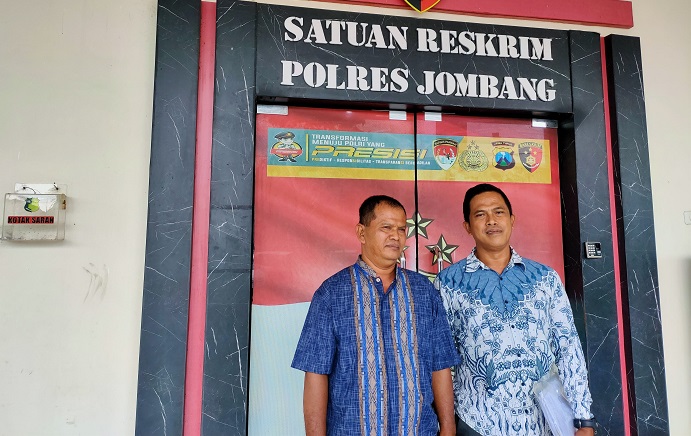 Kuasa hukum korban penipuan CPNS di Jombang Hadi Purwanto, S.T., S.H. di kantor Satreskrim Polres Jombang.(blok-a.com/Syahrul)
