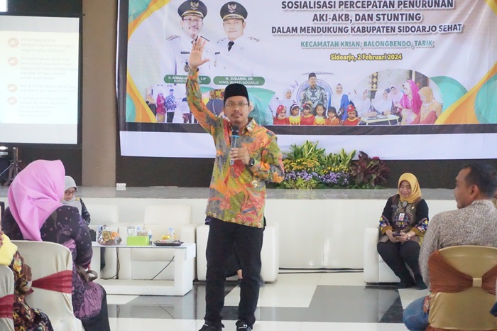 Bupati Sidoarjo, Ahmad Mudlor Ali saat sosialisasi percepatan penurunan AKI-AKB stunting di Gedung Lokaphala, Kecamatan Krian.