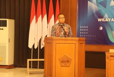 Sekretaris Daerah Kabupaten Gresik Achmad Washil Miftahul Rahman saat membuka Bimtek Pembangunan Zona Integritas.