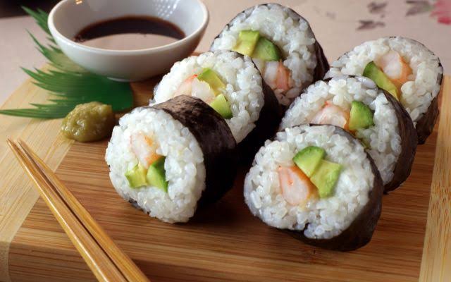 Menu hidangan sushi khas Jepang (foto : iStock)
