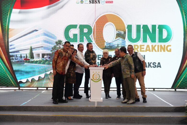 Peresmian dan peletakan batu pertama pembangunan rumah sakit Adhiyaksa Mojokerto.(Blok-a.com/Syahrul)