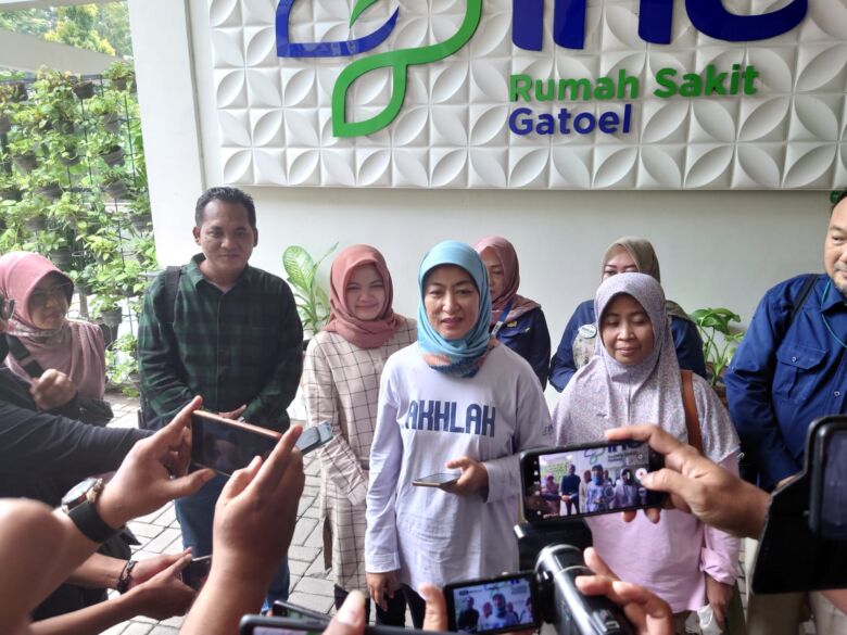 Corporate secretry PT Nusantara Medika Utama dr. Anita Fadhila saat jumpa pers.(blok-a.com/Syahrul)