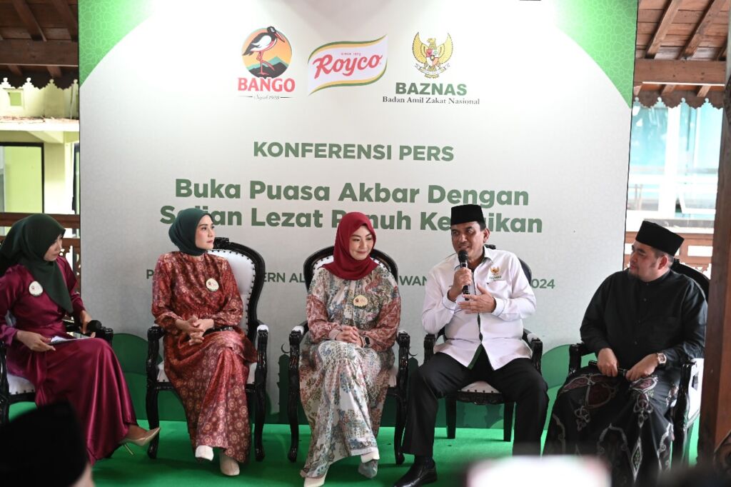 Suasana konferensi pers yang dihadiri Zaskia Adya Mecca, Amaryllis Esti Wijono Direktur Nutrisi PT Unilever, KH Nurcholis Misbah, Pengasuh Ponpes Al Amanah, Junwangi, Ketua Baznas Pusat Kolonel Caj Nurhamdani, dan Imam Masjid Nasional Al Akbar KH Imam Muzakki.