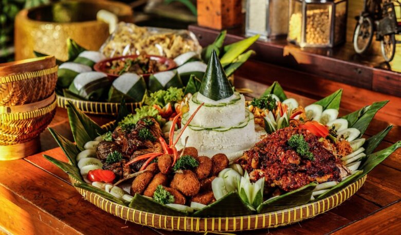 Menu Nasi Tumpeng di Warung Apung Rahmawati Sidoarjo (dok.warungapung.com)